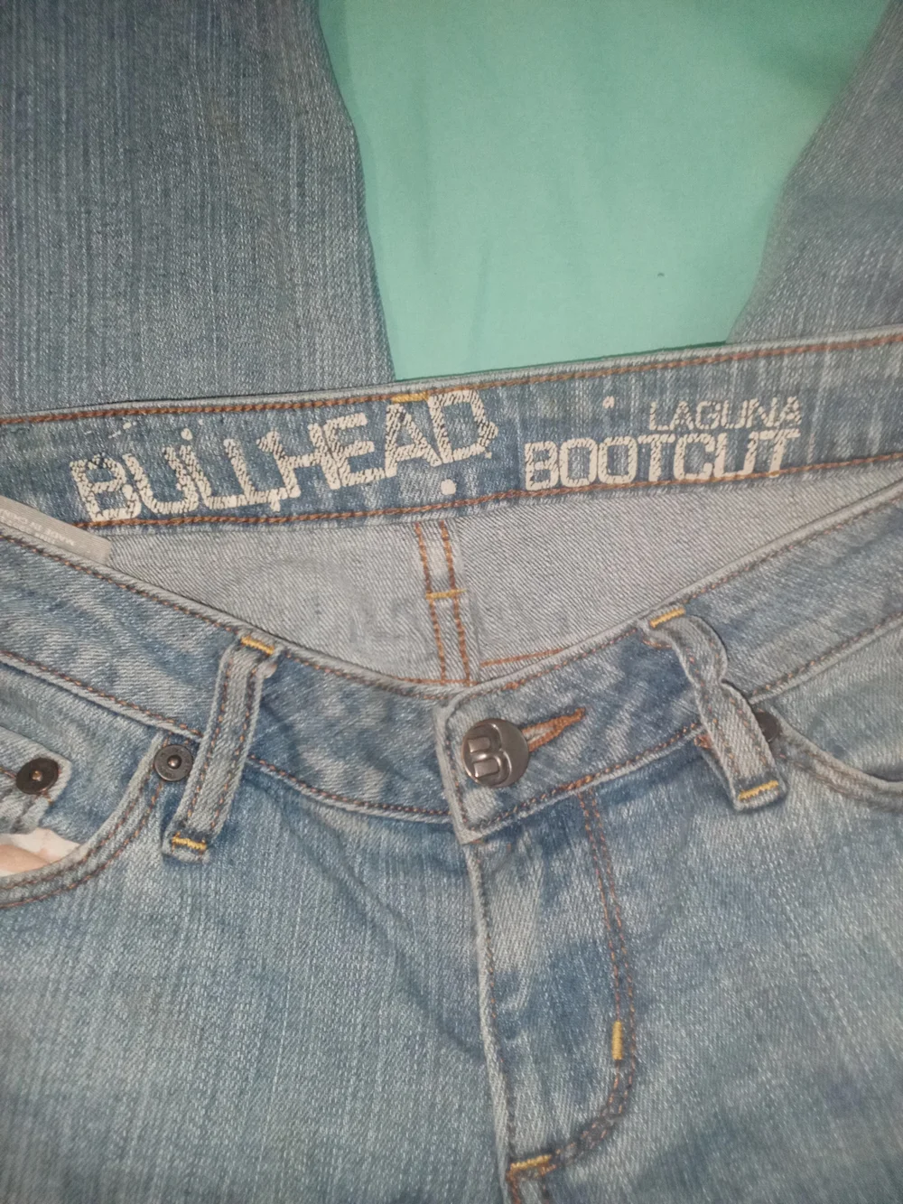 💙 NWOT Womens Bullhead Medium Wash Blue Straight Size 4 Strong Durable Casual - Picture 2 of 4